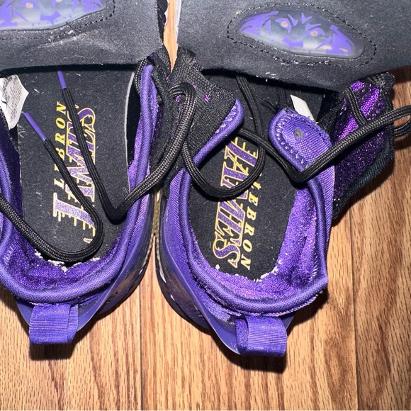 LeBron James 18 Sneakers - Picture 11 of 11